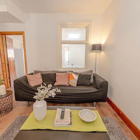 Beautiful 4 Bedrooms House, 7 Walk To Train Station Plumstead  Exteriör bild