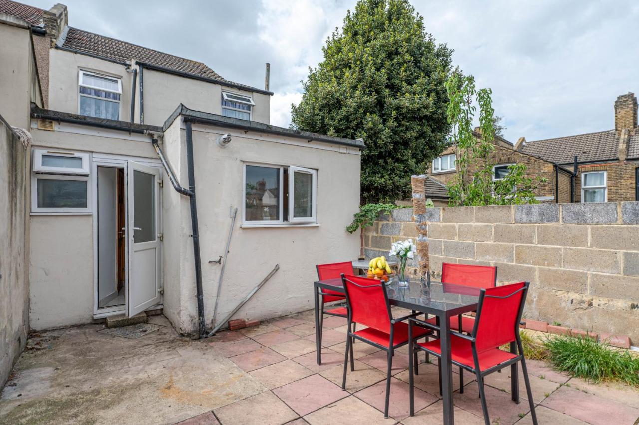 Beautiful 4 Bedrooms House, 7 Walk To Train Station Plumstead  Exteriör bild