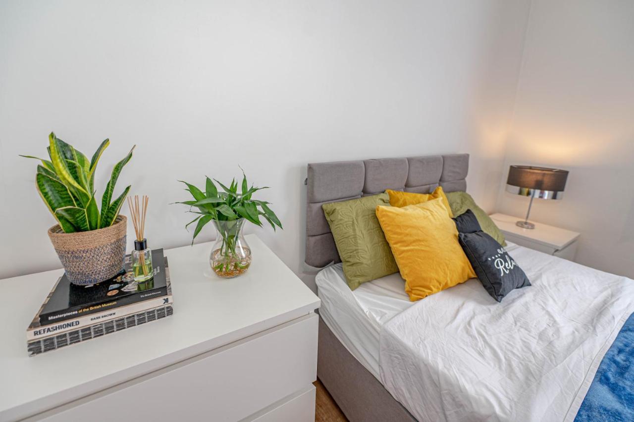 Beautiful 4 Bedrooms House, 7 Walk To Train Station Plumstead  Exteriör bild