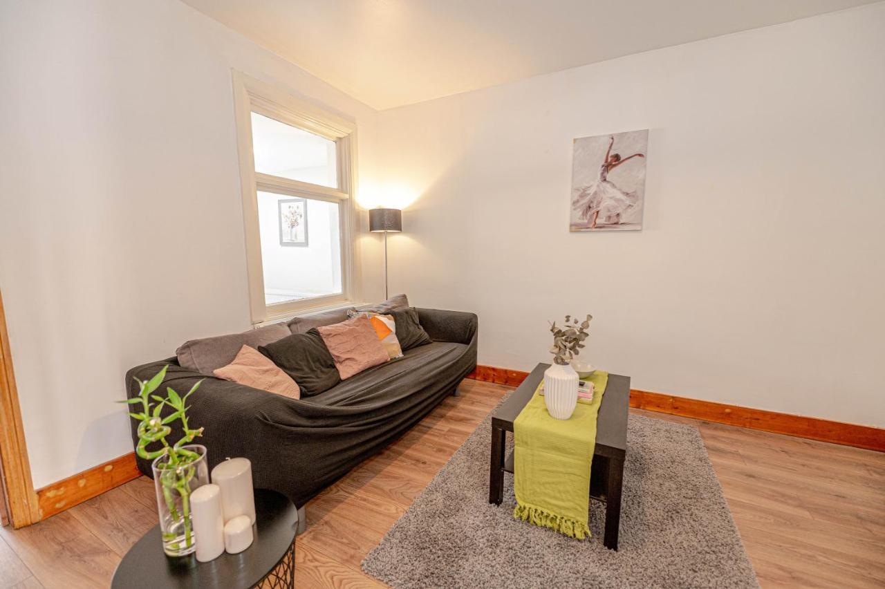 Beautiful 4 Bedrooms House, 7 Walk To Train Station Plumstead  Exteriör bild