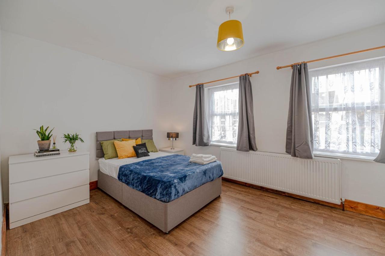 Beautiful 4 Bedrooms House, 7 Walk To Train Station Plumstead  Exteriör bild