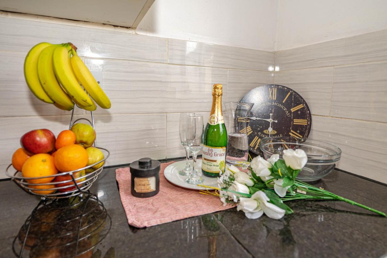Beautiful 4 Bedrooms House, 7 Walk To Train Station Plumstead  Exteriör bild