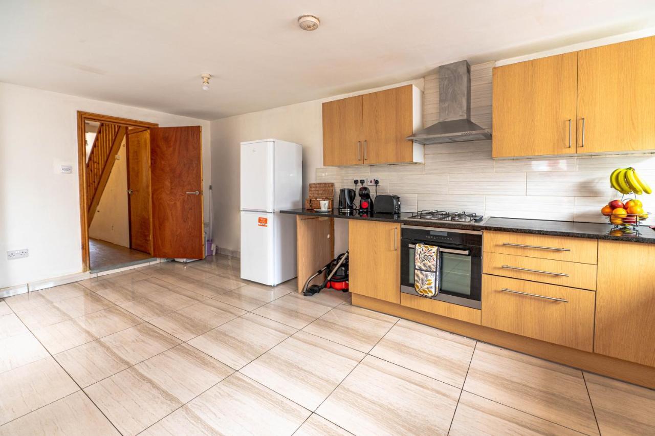 Beautiful 4 Bedrooms House, 7 Walk To Train Station Plumstead  Exteriör bild