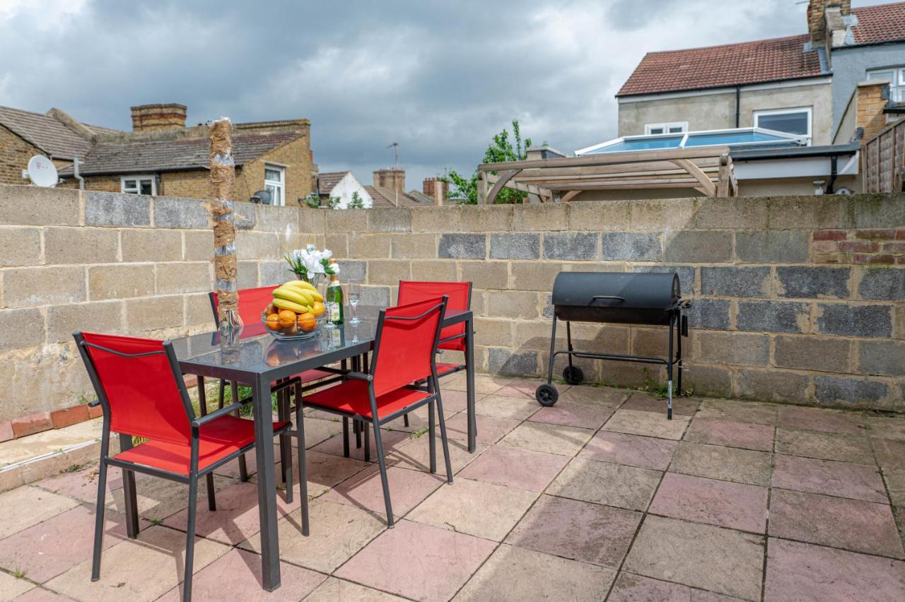 Beautiful 4 Bedrooms House, 7 Walk To Train Station Plumstead  Exteriör bild
