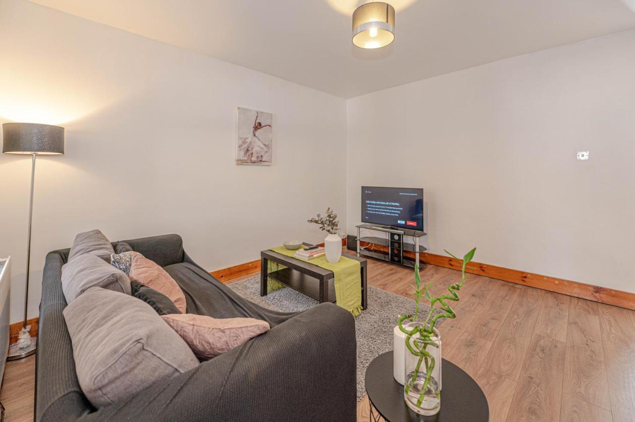 Beautiful 4 Bedrooms House, 7 Walk To Train Station Plumstead  Exteriör bild